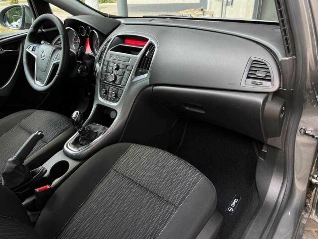 Серый Опель Астра, объемом двигателя 1.4 л и пробегом 92 тыс. км за 11500 $, фото 17 на Automoto.ua