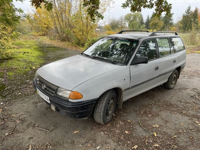 Серый Опель Астра, объемом двигателя 1.4 л и пробегом 350 тыс. км за 1200 $, фото 1 на Automoto.ua