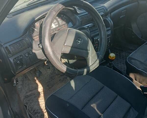 Серый Опель Астра, объемом двигателя 1.4 л и пробегом 586 тыс. км за 1000 $, фото 3 на Automoto.ua