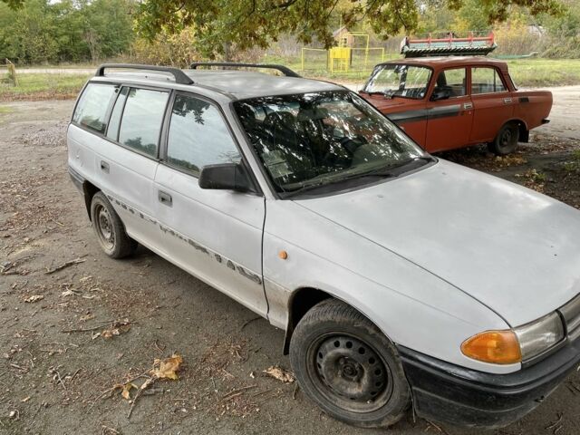 Серый Опель Астра, объемом двигателя 1.4 л и пробегом 350 тыс. км за 1200 $, фото 2 на Automoto.ua