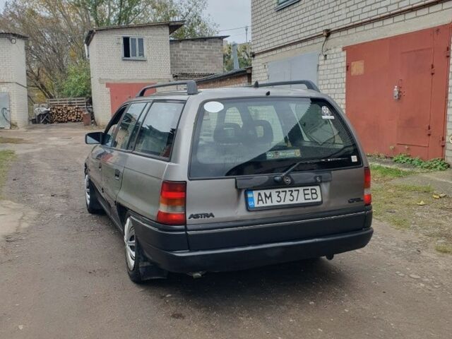 Опель Астра 1993 в Житомире на Automoto.ua Серый Опель Астра, объемом двигателя 1.4 л и пробегом 300 тыс. км за 1350 $, фото 3 на Automoto.ua