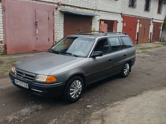 Опель Астра 1993 в Житомире на Automoto.ua Серый Опель Астра, объемом двигателя 1.4 л и пробегом 300 тыс. км за 1350 $, фото 1 на Automoto.ua