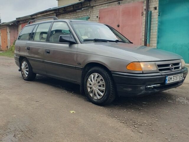 Опель Астра 1993 в Житомире на Automoto.ua Серый Опель Астра, объемом двигателя 1.4 л и пробегом 300 тыс. км за 1350 $, фото 6 на Automoto.ua