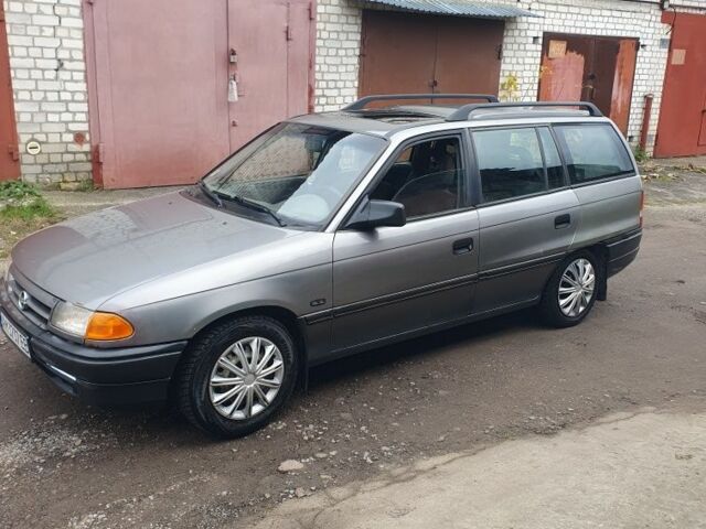 Опель Астра 1993 в Житомире на Automoto.ua Серый Опель Астра, объемом двигателя 1.4 л и пробегом 300 тыс. км за 1350 $, фото 2 на Automoto.ua