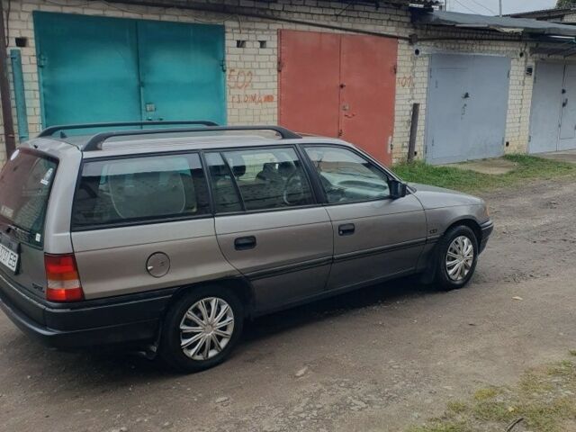 Опель Астра 1993 в Житомире на Automoto.ua Серый Опель Астра, объемом двигателя 1.4 л и пробегом 300 тыс. км за 1350 $, фото 5 на Automoto.ua