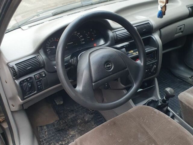 Опель Астра 1993 в Житомире на Automoto.ua Серый Опель Астра, объемом двигателя 1.4 л и пробегом 300 тыс. км за 1350 $, фото 16 на Automoto.ua