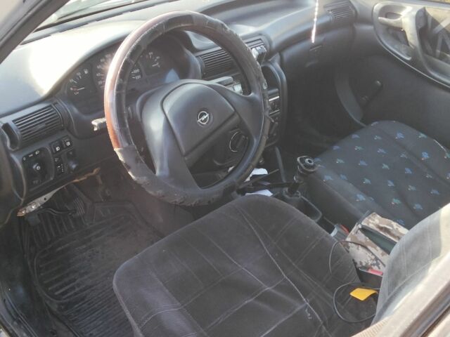 Серый Опель Астра, объемом двигателя 0 л и пробегом 356 тыс. км за 1999 $, фото 6 на Automoto.ua