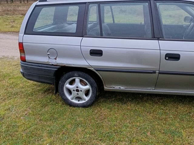 Серый Опель Астра, объемом двигателя 1.6 л и пробегом 290 тыс. км за 1184 $, фото 3 на Automoto.ua