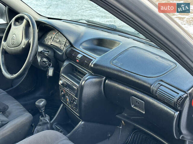 Серый Опель Астра, объемом двигателя 1.6 л и пробегом 295 тыс. км за 2350 $, фото 20 на Automoto.ua