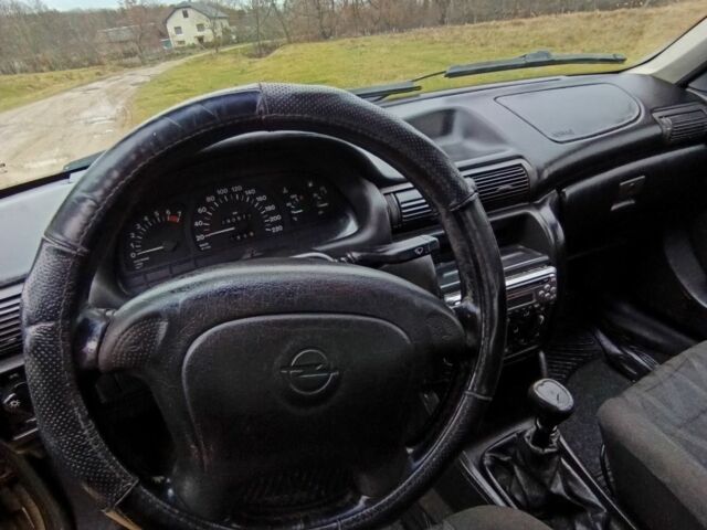 Серый Опель Астра, объемом двигателя 1.6 л и пробегом 290 тыс. км за 1184 $, фото 6 на Automoto.ua