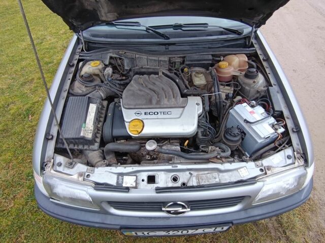 Серый Опель Астра, объемом двигателя 1.6 л и пробегом 290 тыс. км за 1184 $, фото 7 на Automoto.ua