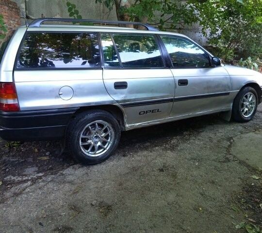 Серый Опель Астра, объемом двигателя 1.4 л и пробегом 39 тыс. км за 1400 $, фото 1 на Automoto.ua