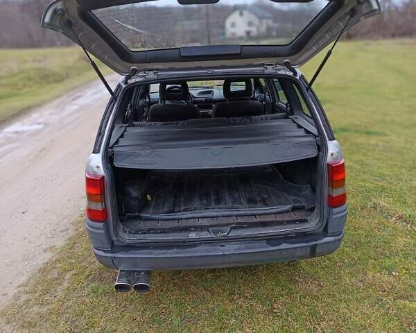 Серый Опель Астра, объемом двигателя 1.6 л и пробегом 290 тыс. км за 1200 $, фото 5 на Automoto.ua