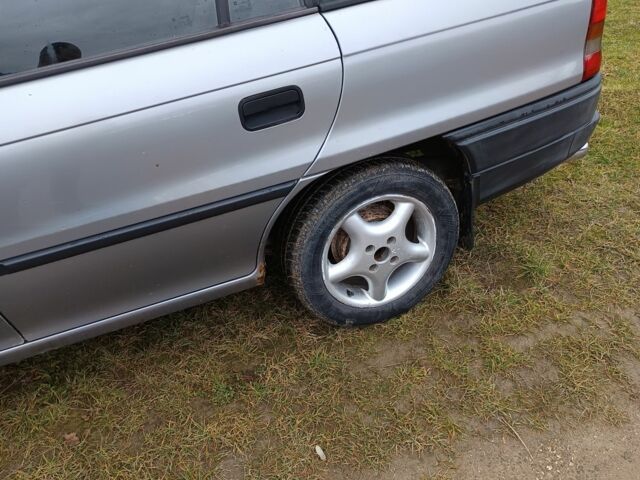 Серый Опель Астра, объемом двигателя 1.6 л и пробегом 290 тыс. км за 1184 $, фото 10 на Automoto.ua