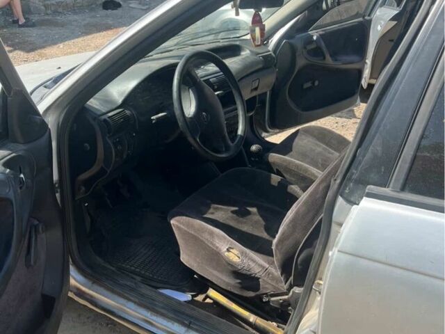 Серый Опель Астра, объемом двигателя 0 л и пробегом 200 тыс. км за 1000 $, фото 5 на Automoto.ua