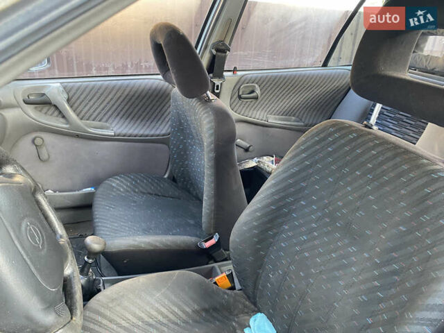 Серый Опель Астра, объемом двигателя 1.7 л и пробегом 400 тыс. км за 600 $, фото 7 на Automoto.ua