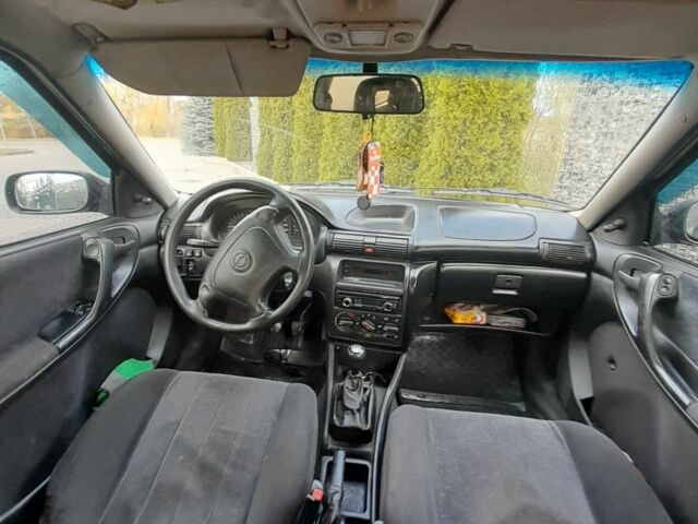 Сірий Опель Астра, об'ємом двигуна 1.6 л та пробігом 400 тис. км за 1600 $, фото 5 на Automoto.ua