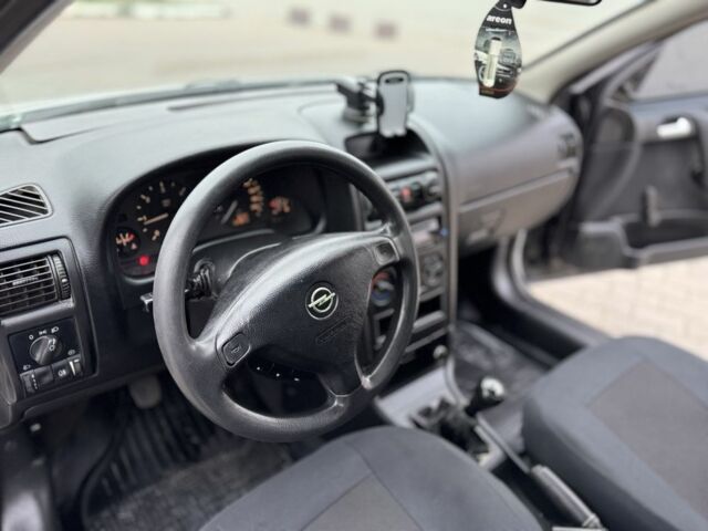 Серый Опель Астра, объемом двигателя 1.7 л и пробегом 275 тыс. км за 2199 $, фото 3 на Automoto.ua