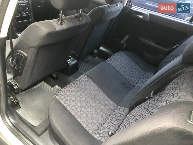 Серый Опель Астра, объемом двигателя 1.6 л и пробегом 323 тыс. км за 1700 $, фото 11 на Automoto.ua