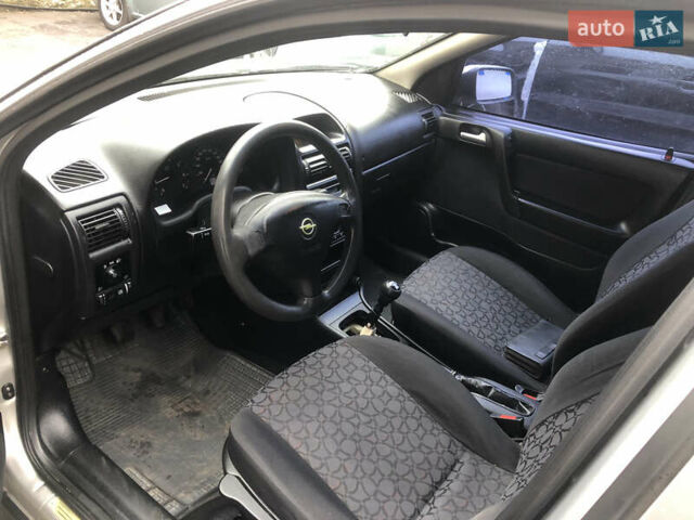 Серый Опель Астра, объемом двигателя 1.6 л и пробегом 323 тыс. км за 1700 $, фото 10 на Automoto.ua