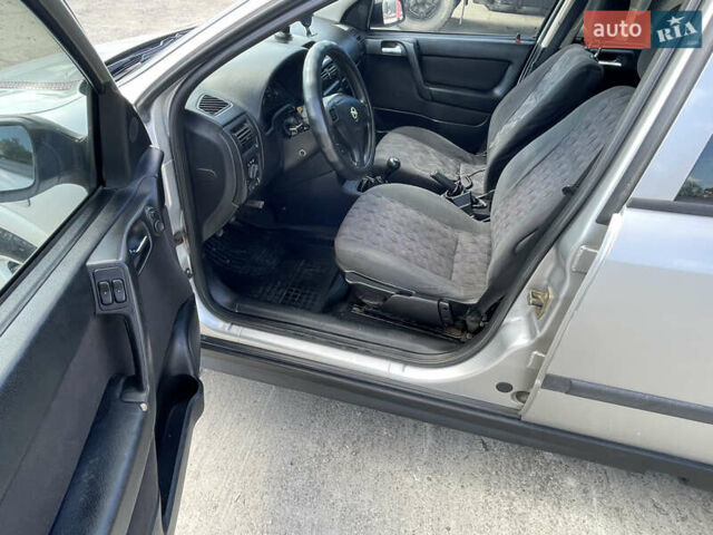 Серый Опель Астра, объемом двигателя 1.6 л и пробегом 350 тыс. км за 1150 $, фото 10 на Automoto.ua