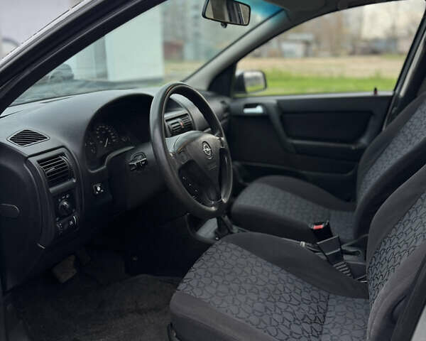 Серый Опель Астра, объемом двигателя 1.6 л и пробегом 330 тыс. км за 2999 $, фото 8 на Automoto.ua