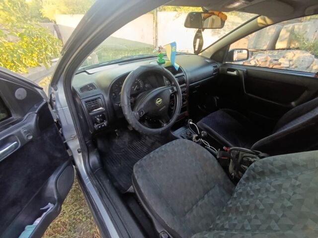 Сірий Опель Астра, об'ємом двигуна 2 л та пробігом 300 тис. км за 850 $, фото 2 на Automoto.ua