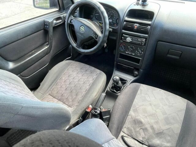 Серый Опель Астра, объемом двигателя 1.6 л и пробегом 260 тыс. км за 1050 $, фото 6 на Automoto.ua