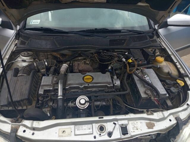 Серый Опель Астра, объемом двигателя 2 л и пробегом 240 тыс. км за 2000 $, фото 3 на Automoto.ua