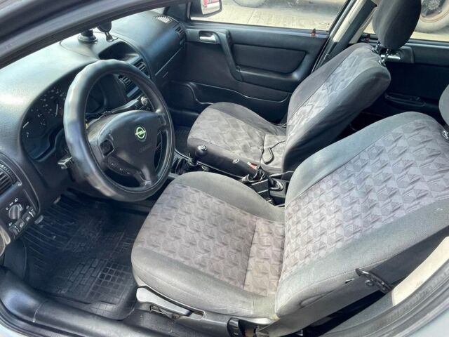 Серый Опель Астра, объемом двигателя 1.6 л и пробегом 260 тыс. км за 1050 $, фото 8 на Automoto.ua