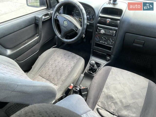 Сірий Опель Астра, об'ємом двигуна 1.6 л та пробігом 350 тис. км за 1050 $, фото 9 на Automoto.ua