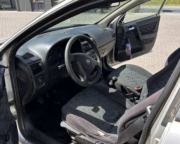 Серый Опель Астра, объемом двигателя 1.6 л и пробегом 323 тыс. км за 1700 $, фото 4 на Automoto.ua