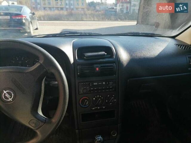 Серый Опель Астра, объемом двигателя 1.6 л и пробегом 298 тыс. км за 3600 $, фото 4 на Automoto.ua