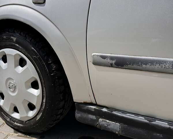 Серый Опель Астра, объемом двигателя 1.6 л и пробегом 323 тыс. км за 1700 $, фото 12 на Automoto.ua