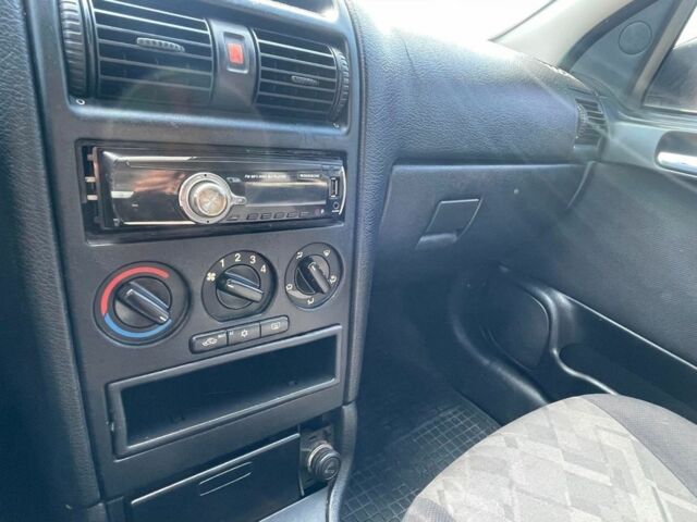 Серый Опель Астра, объемом двигателя 1.6 л и пробегом 260 тыс. км за 1050 $, фото 9 на Automoto.ua