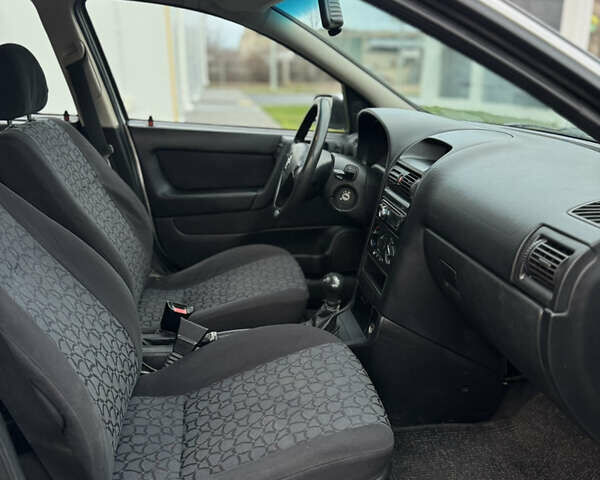 Серый Опель Астра, объемом двигателя 1.6 л и пробегом 330 тыс. км за 2999 $, фото 17 на Automoto.ua