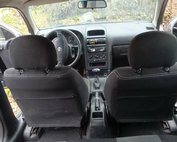 Серый Опель Астра, объемом двигателя 1.6 л и пробегом 330 тыс. км за 2500 $, фото 11 на Automoto.ua