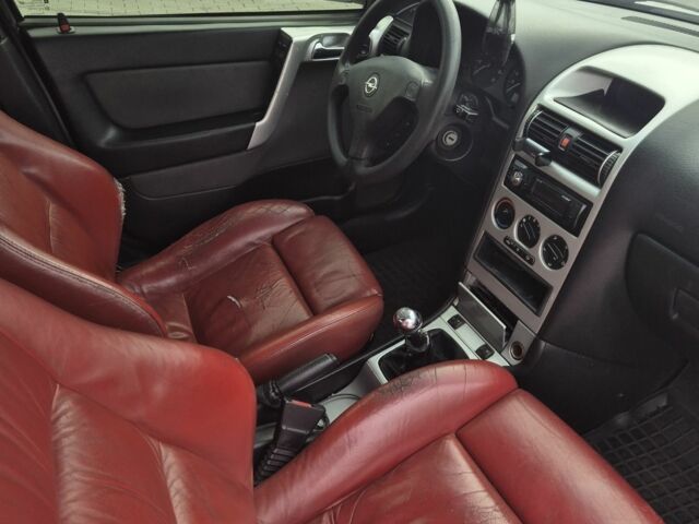 Серый Опель Астра, объемом двигателя 1.4 л и пробегом 349 тыс. км за 3300 $, фото 4 на Automoto.ua