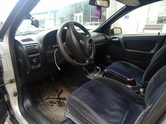 Серый Опель Астра, объемом двигателя 2 л и пробегом 400 тыс. км за 2800 $, фото 6 на Automoto.ua