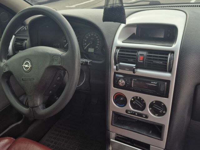 Серый Опель Астра, объемом двигателя 1.4 л и пробегом 349 тыс. км за 3300 $, фото 5 на Automoto.ua