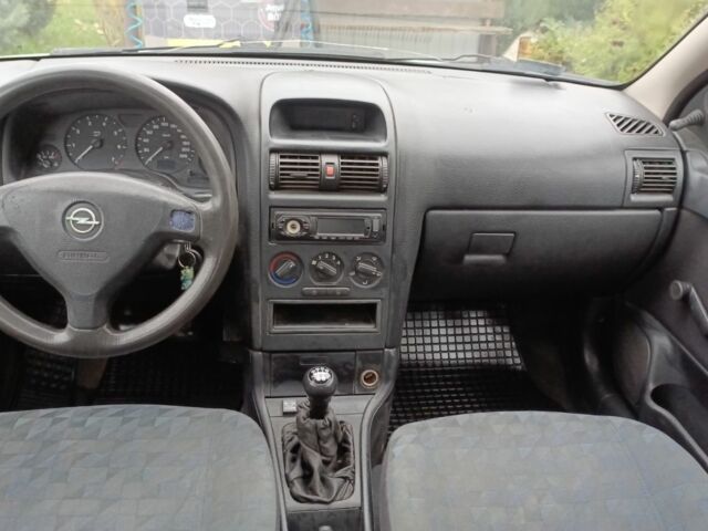 Серый Опель Астра, объемом двигателя 1.4 л и пробегом 250 тыс. км за 2399 $, фото 3 на Automoto.ua