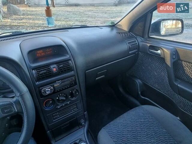 Серый Опель Астра, объемом двигателя 1.6 л и пробегом 216 тыс. км за 3200 $, фото 18 на Automoto.ua