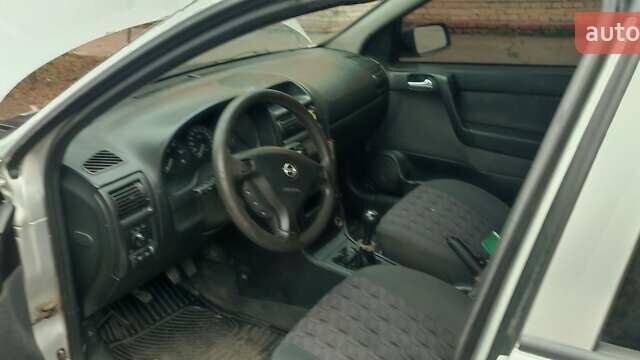 Серый Опель Астра, объемом двигателя 2 л и пробегом 400 тыс. км за 1400 $, фото 7 на Automoto.ua