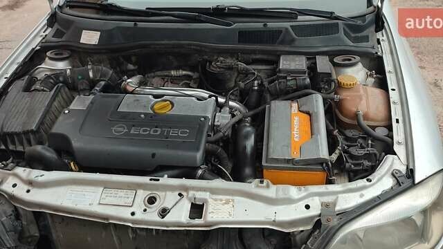 Серый Опель Астра, объемом двигателя 2 л и пробегом 400 тыс. км за 1400 $, фото 2 на Automoto.ua