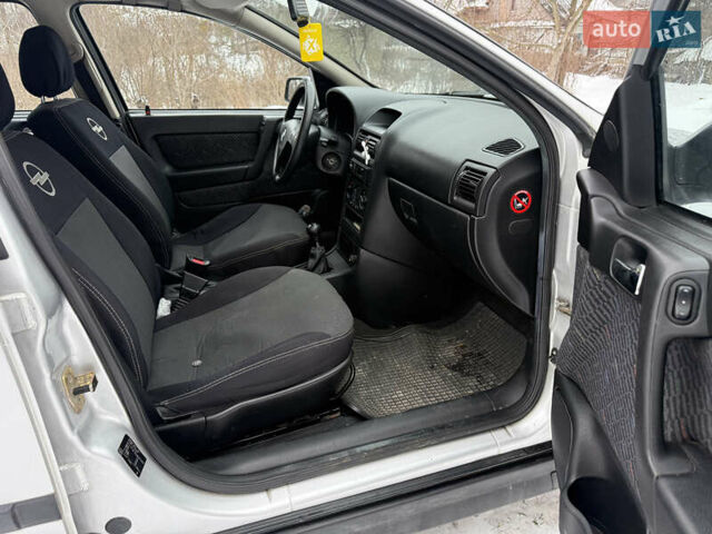 Серый Опель Астра, объемом двигателя 1.7 л и пробегом 220 тыс. км за 3500 $, фото 20 на Automoto.ua