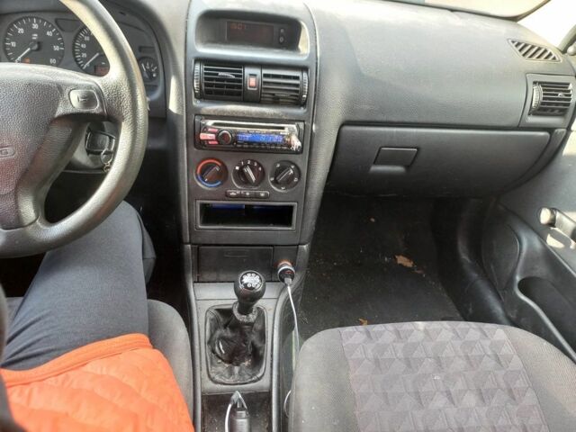 Серый Опель Астра, объемом двигателя 1.8 л и пробегом 329 тыс. км за 3355 $, фото 9 на Automoto.ua