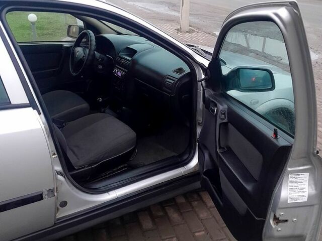 Серый Опель Астра, объемом двигателя 1.6 л и пробегом 123 тыс. км за 2200 $, фото 3 на Automoto.ua