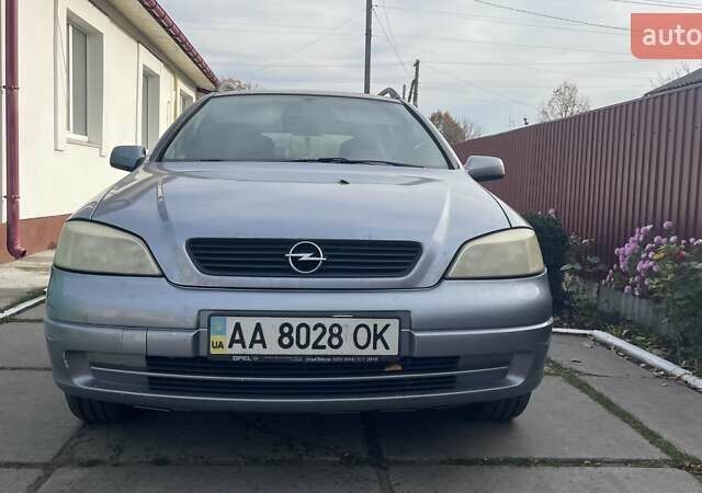 Серый Опель Астра, объемом двигателя 1.6 л и пробегом 190 тыс. км за 3400 $, фото 1 на Automoto.ua