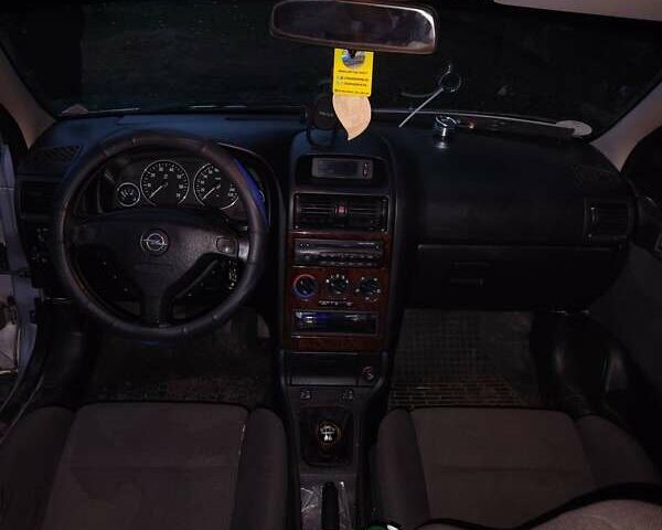 Серый Опель Астра, объемом двигателя 1.6 л и пробегом 344 тыс. км за 2100 $, фото 4 на Automoto.ua