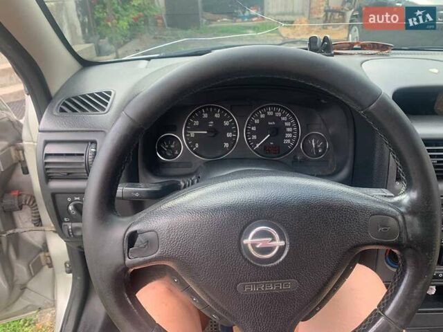 Серый Опель Астра, объемом двигателя 1.6 л и пробегом 242 тыс. км за 3800 $, фото 9 на Automoto.ua
